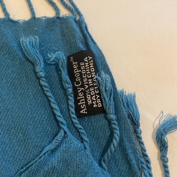 Flowing Scarf - Picture 5 of 5